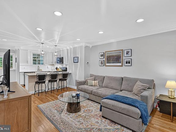 4th image of 1217 Colonial Ave