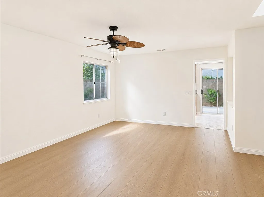 3 bed, 2.5 bath, 1356 sqft, $3,000 — Photo 3