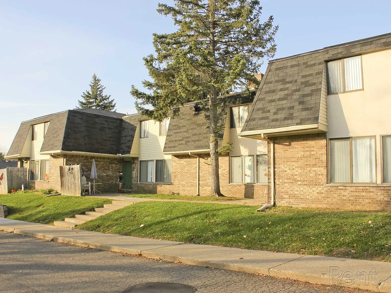 Tivoli Apartments — Photo 2
