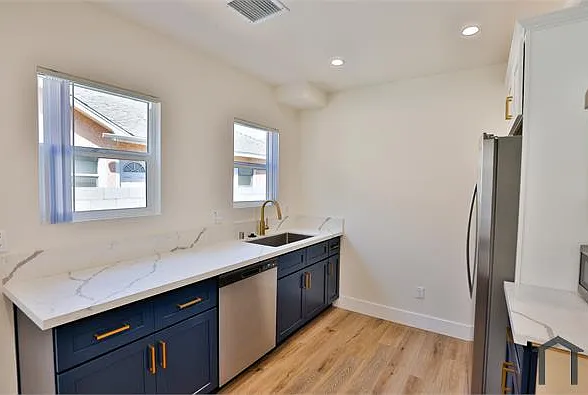 1237 W 25th St — Photo 6
