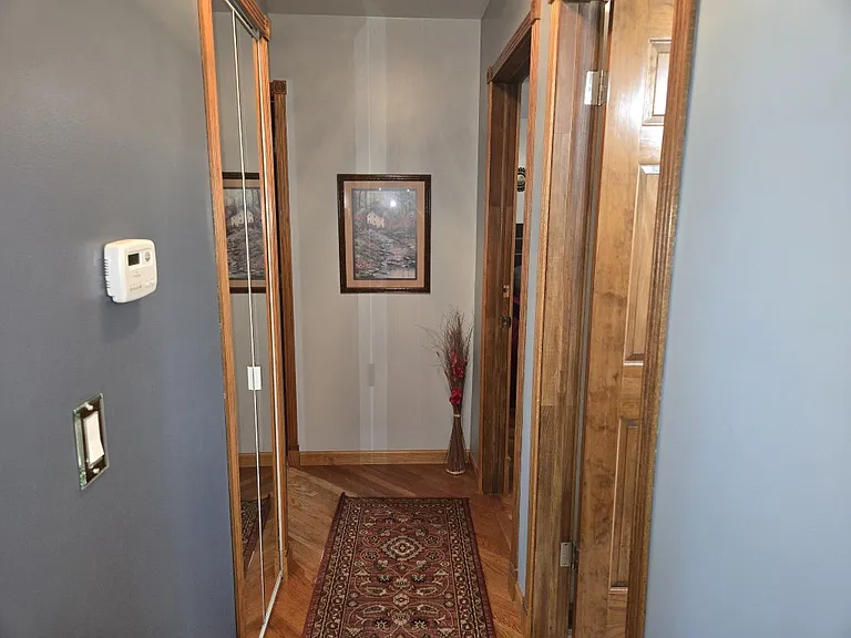 2340 Morton Ave — Photo 17