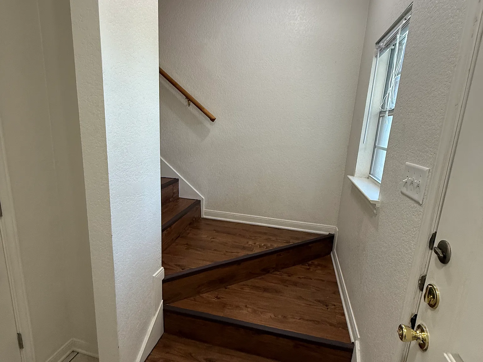 3 bed, 2.5 bath, 1110 sqft, $1,400 — Photo 3