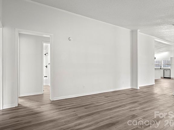 5th image of 1003 Wesbrooke Ct