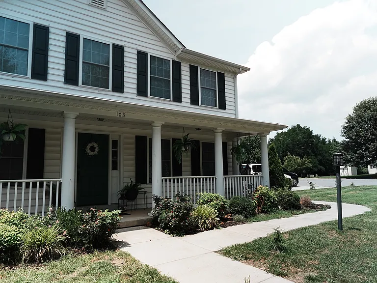 103 Highfield Ln — Photo 3