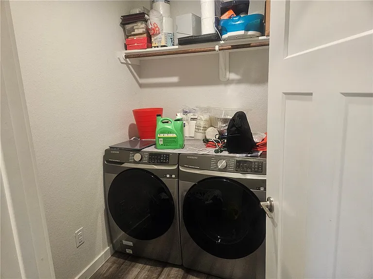 960 Lady Bird Ln — Photo 7