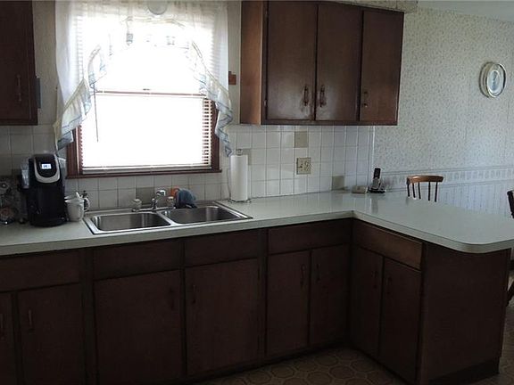 5th image of 46 Lemans Dr