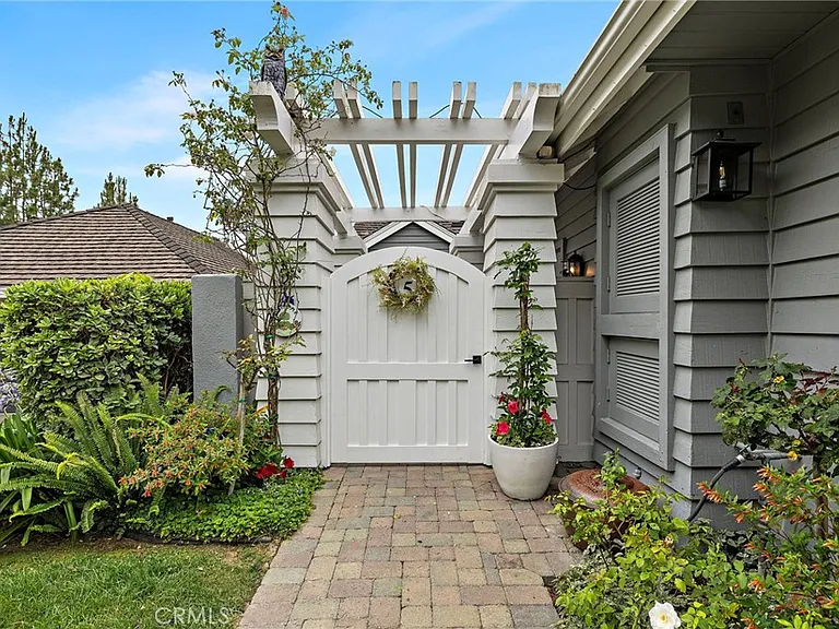 5 Northampton Ct — Photo 2