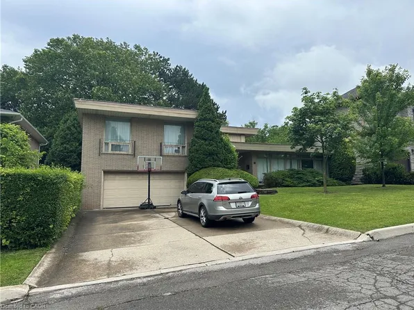 11 Wilmont Ct, Hamilton, ON L8S 2T1