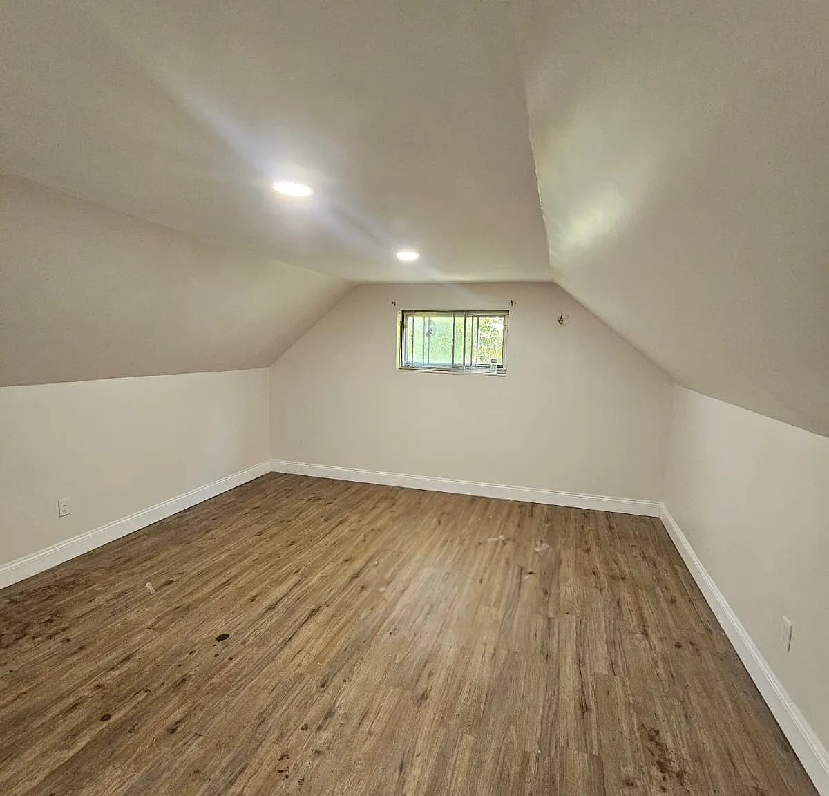 4 bed, 1500 sqft, $4,000 — Photo 1