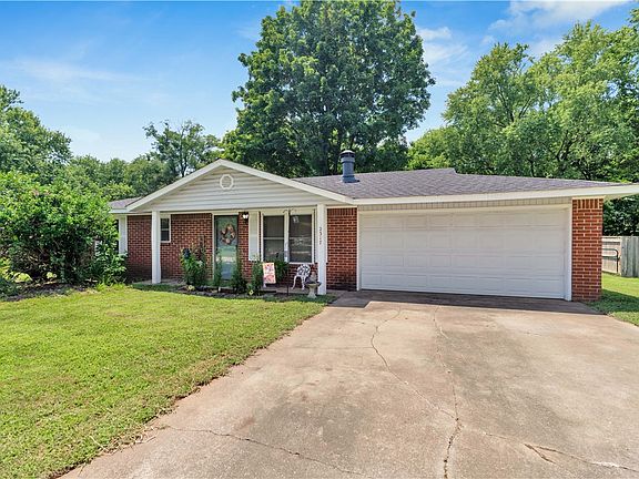 2nd image of 2317 N Woodlark Ln