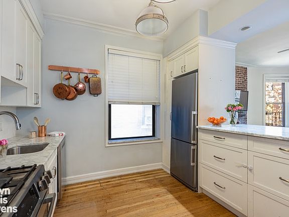 3rd image of 320 W 83rd St APT 4-H