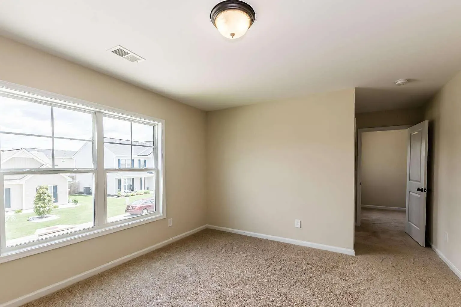 3 bed, 2250 sqft, $2,100 — Photo 4