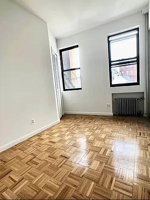 Rented by M.Grossman R.E. Management | media 3