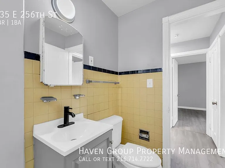 735 E 256th St — Photo 16