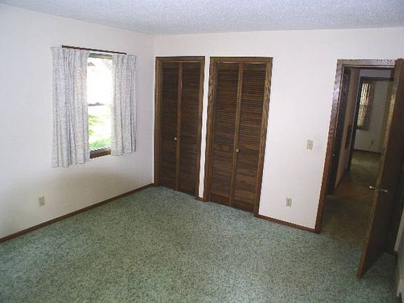 5th image of 828 21st Ave N