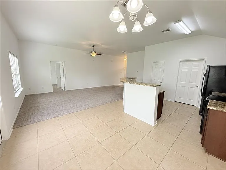 531 Parkfield Ln — Photo 11