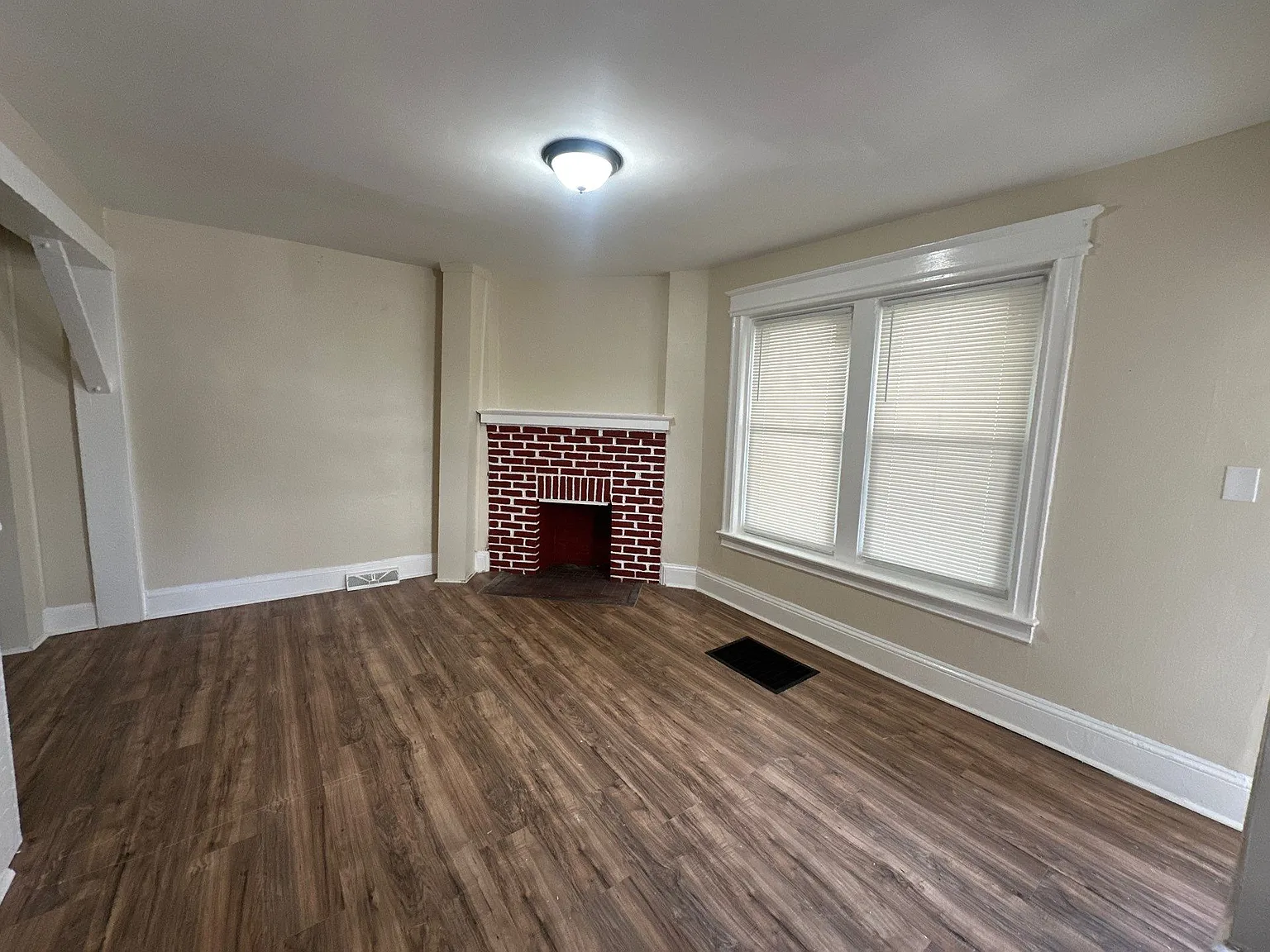 3 bed, 1160 sqft, $2,200 — Photo 4