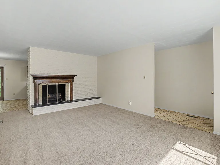 819 Gleneagle Dr — Photo 14