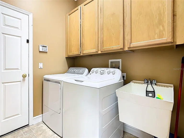 4925 Brightmour Cir — Photo 47