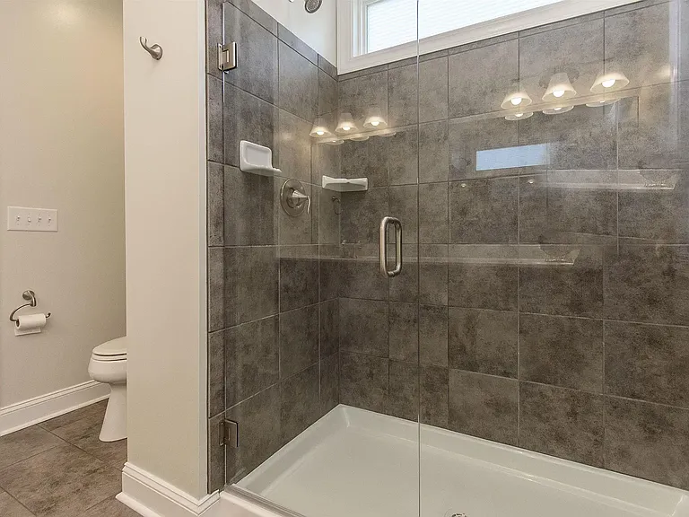 912 Kentwood Dr — Photo 12