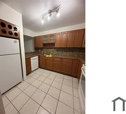 6930 Miami Gardens Dr #517 — Photo 9