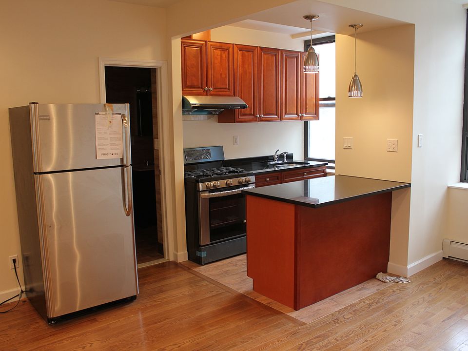 1st image of 210 Centre St Fl 3