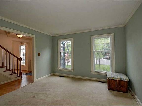 3rd image of 832 Amy Marie Ln