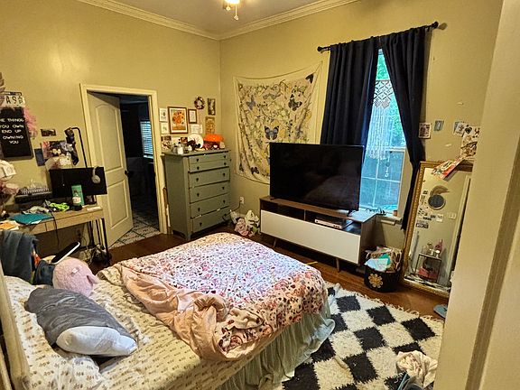 4th image of 539 S Cox St APT 2