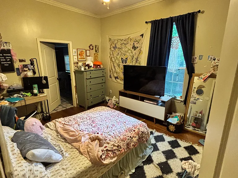 539 S Cox St #2 — Photo 4