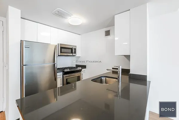 Rented by Bond New York | media 8