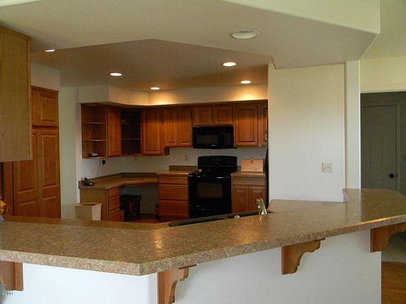 3rd image of 320 Leisure Dr