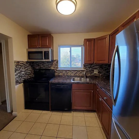1124 Kaye Ct — Photo 3