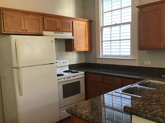 3rd image of 2703 Burgundy St