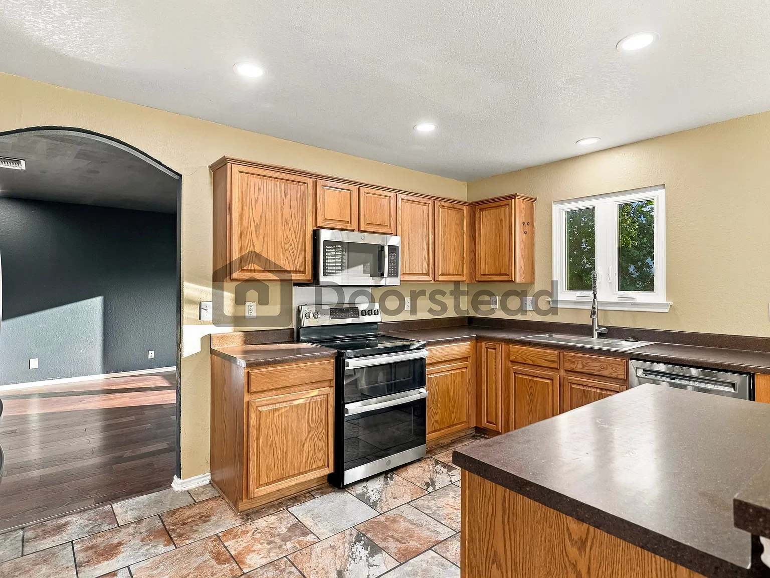 3 bed, 2.5 bath, 2496 sqft, $2,150 — Photo 3