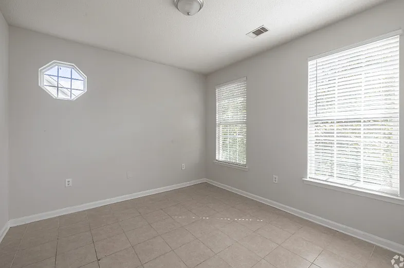 College Street Station Apartments — Photo 3