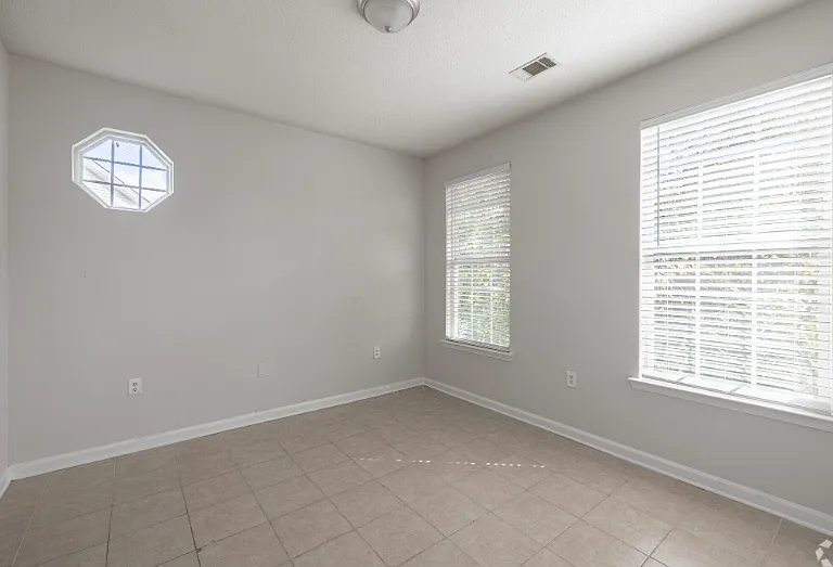 College Street Station Apartments — Photo 3