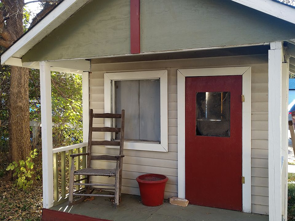 2nd image of 506 3rd St N