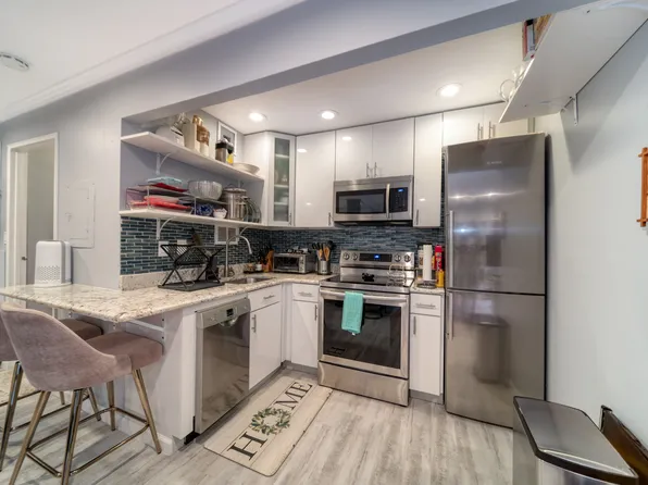 1111 River Road image 4 of 13