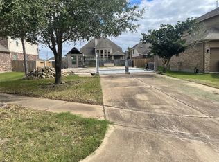 9415 Emerald Lakes Dr, Rosharon, TX 77583