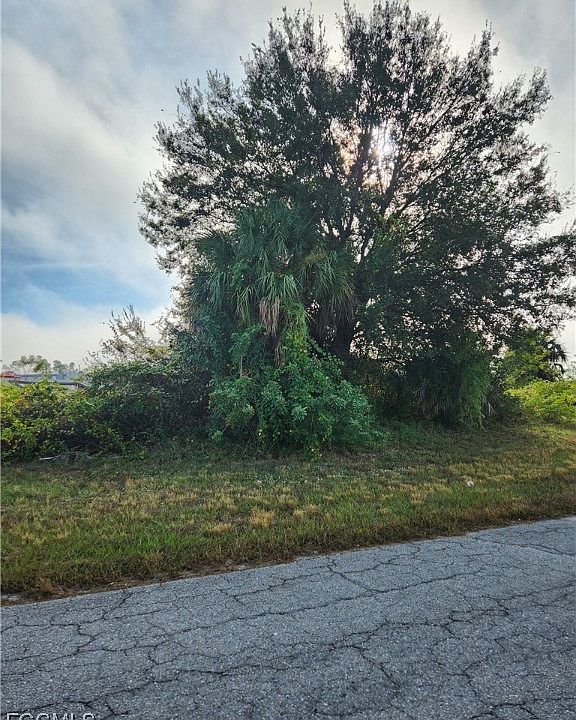 2nd image of 7020 Calder Cir