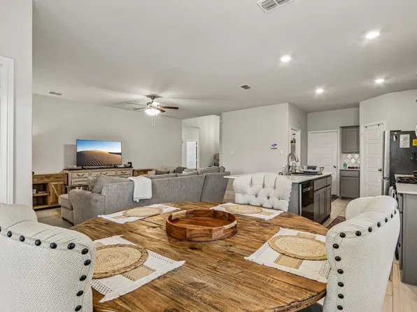 617 Amber Fields Dr, Krum, TX 76249