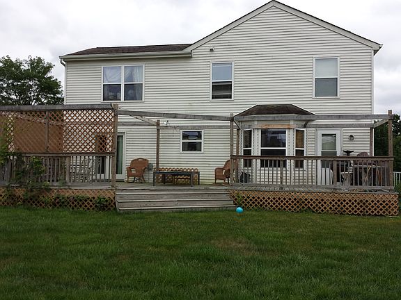 4th image of 904 Sandrock Ave
