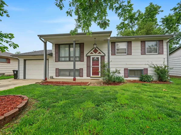 2449 Robin Rd, Salina, KS 67401
