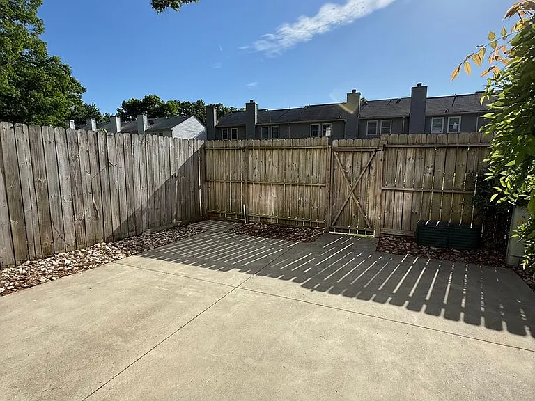 106 Kingsbridge Ln — Photo 14
