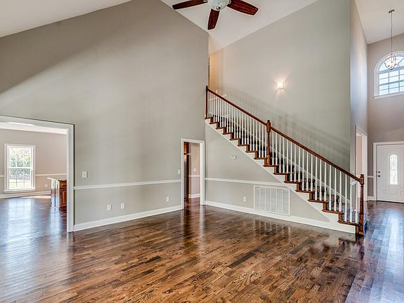 3rd image of 2023 Woodcliff Dr