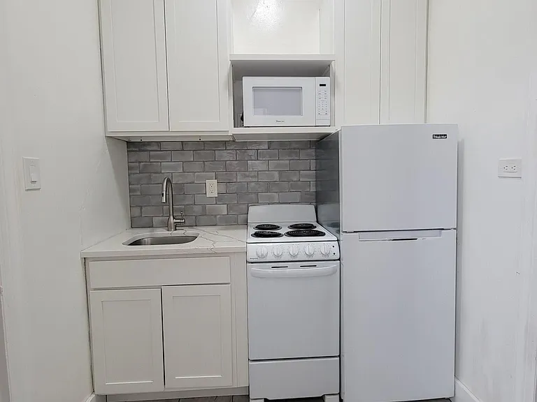 518 Madison Ave #1 — Photo 7