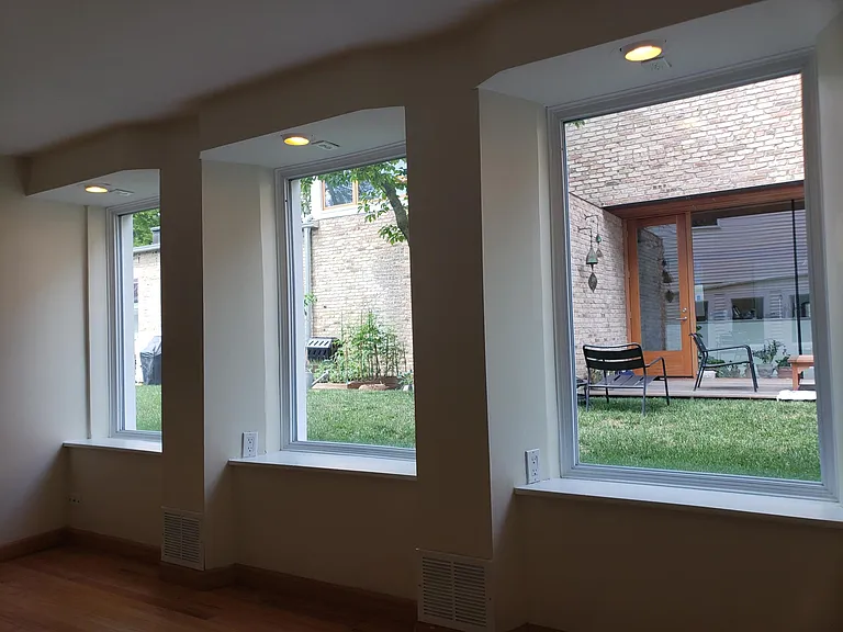 3452 N Hamlin Ave #1 — Photo 8