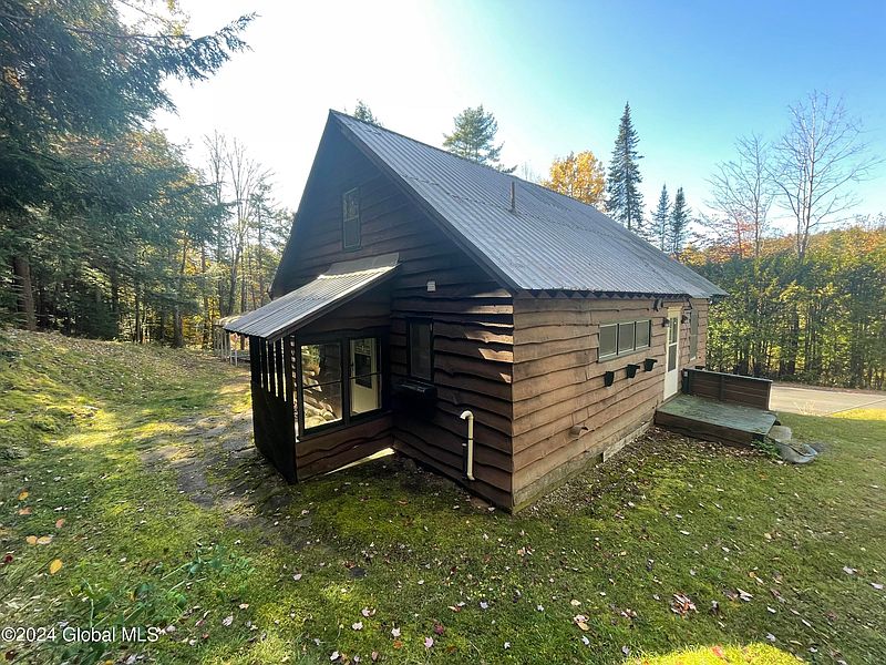 5th image of 220 Fairy Lake Road