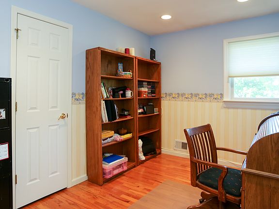 2nd image of 49 Jolen Dr