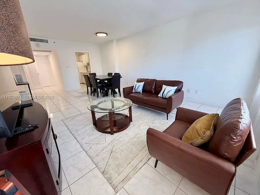 The Decoplage Condo — Photo 4